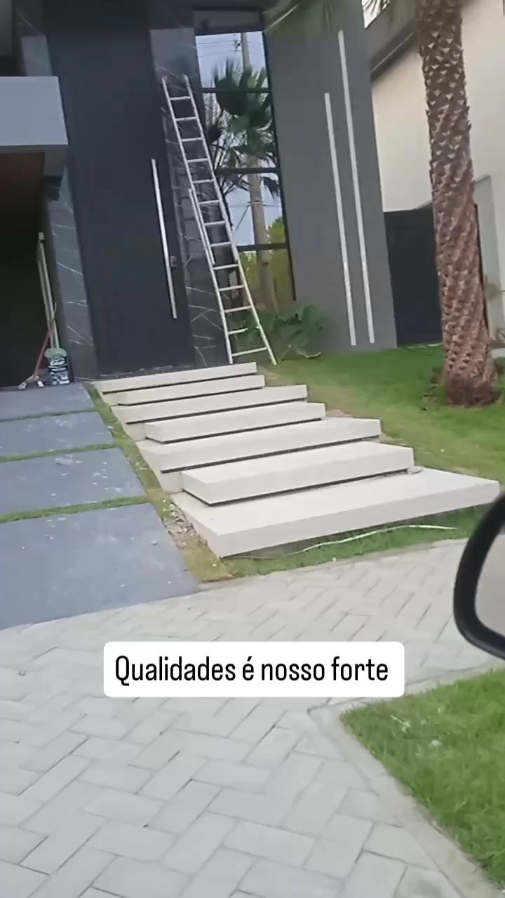 serviço assentamento de porcelanato na escada